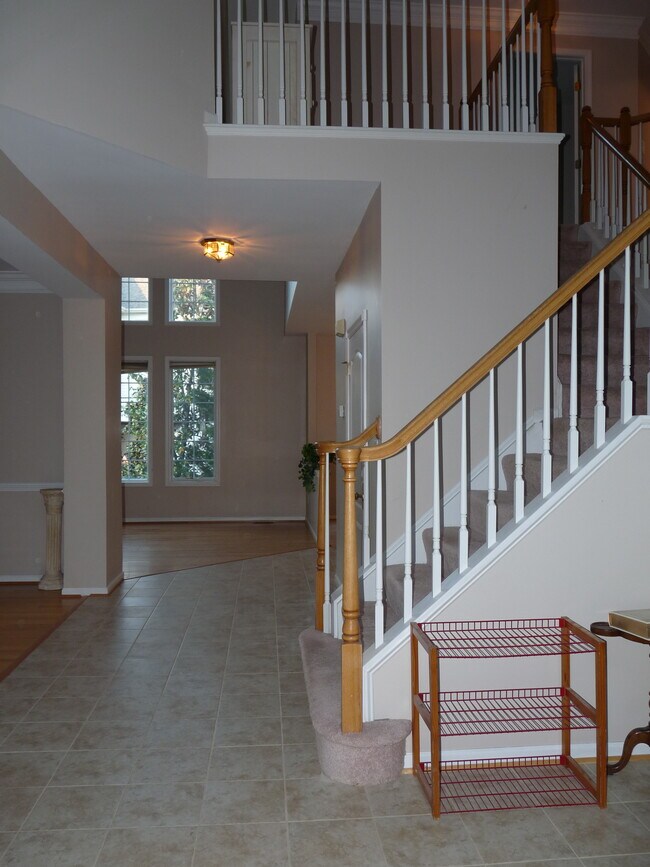 Building Photo - 25948 Hartwood Dr