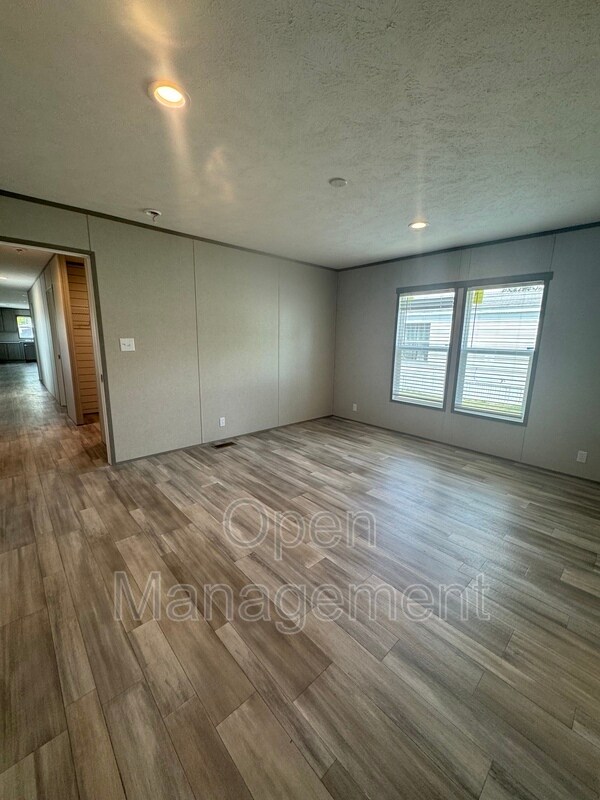 Foto del edificio - 10721 N McKinley Terrace