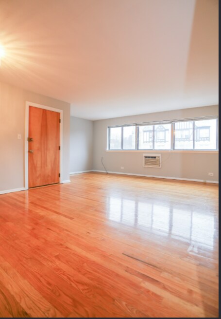 Primary Photo - 5701 N Kimball Ave