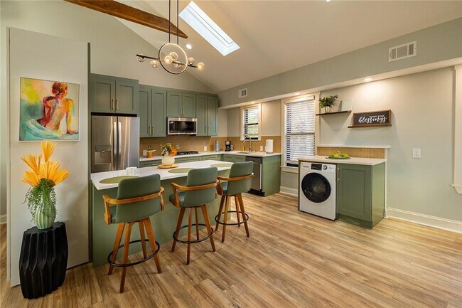 Foto del edificio - 1668 N Druid Hills Rd NE