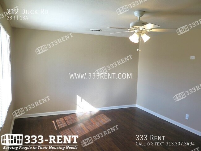 Building Photo - This newly renovated ranch-style home is w...