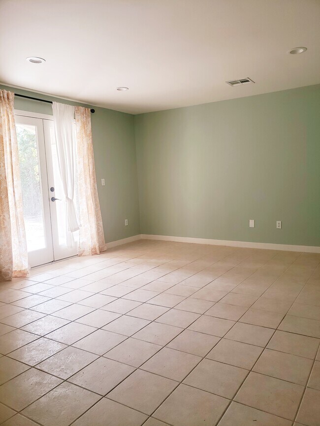 Building Photo - 7240 Estepa Dr