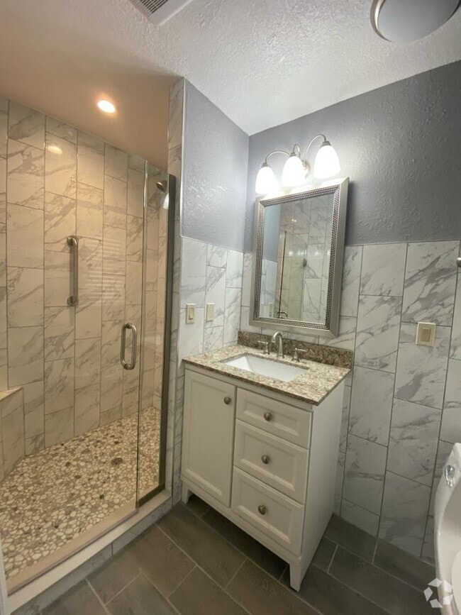 Building Photo - 12120 De Leon Dr