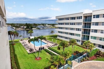 Building Photo - 1236 Hillsboro Mile