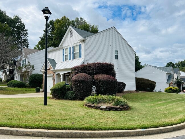 Building Photo - 205 Wellisford Ct