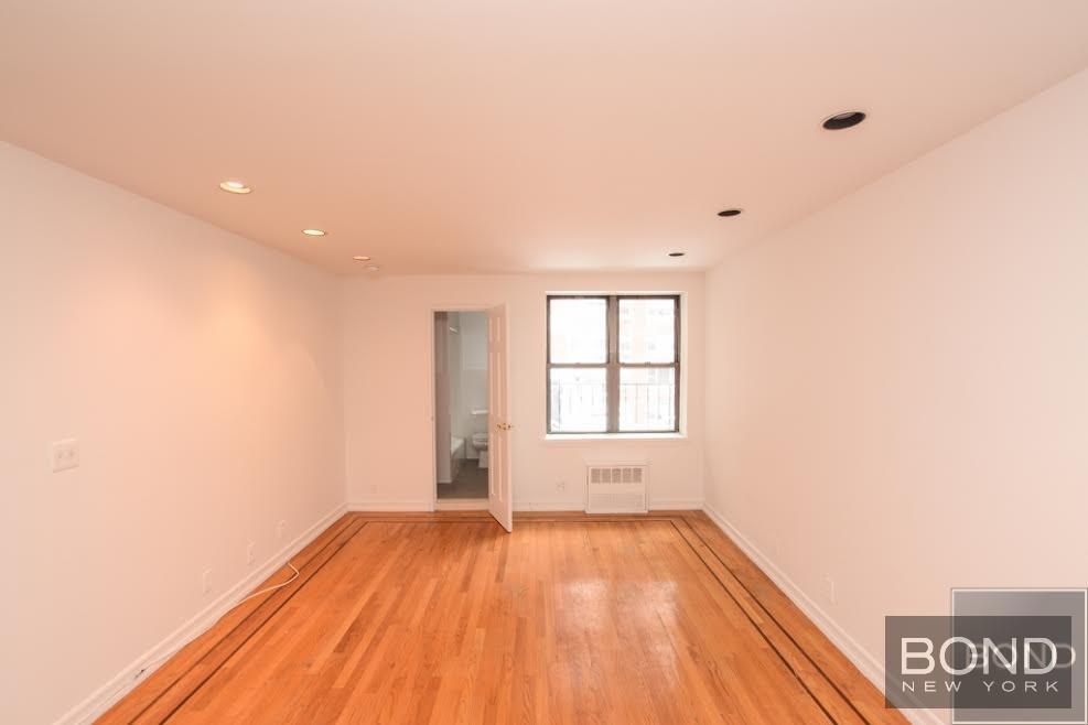 Primary Photo - 30 Charlton St