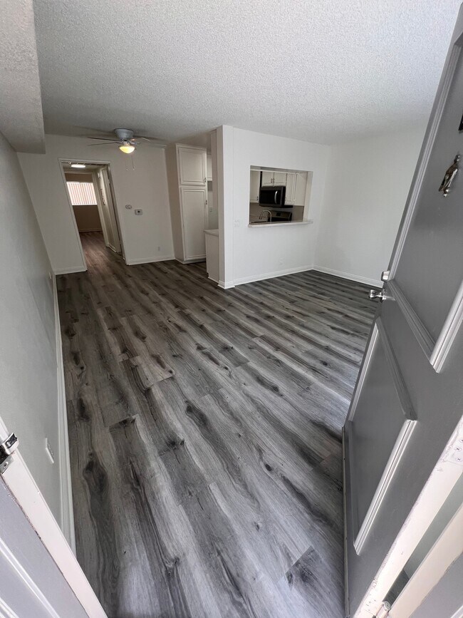 Building Photo - 4648 Fulton Ave