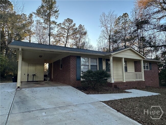 Foto del edificio - 105 Cedar Dr