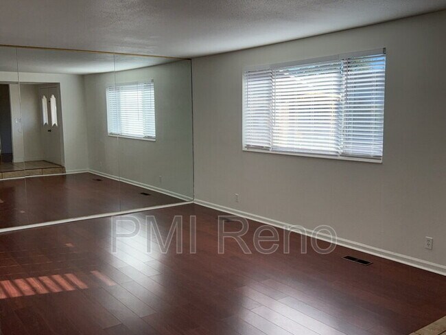 Foto del edificio - 3191 Shari Way