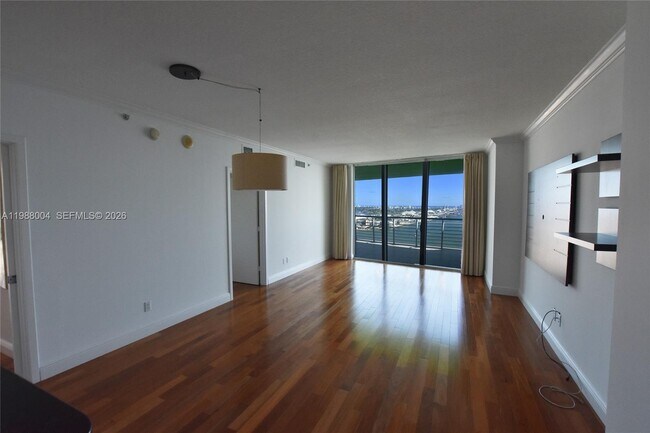 Foto del edificio - 335 S Biscayne Blvd