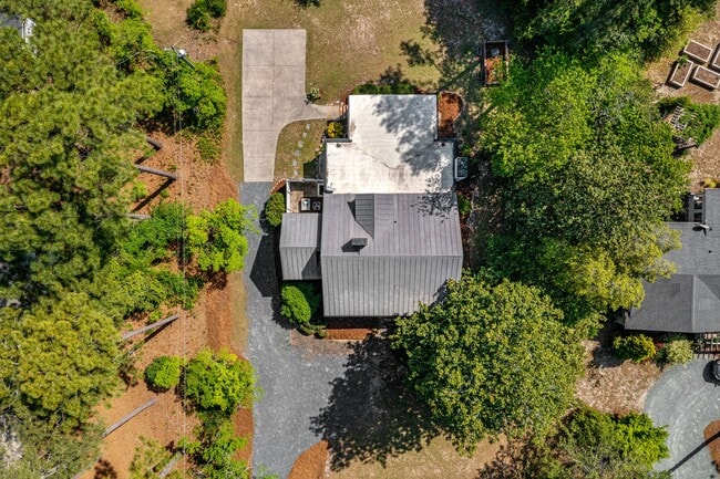 Building Photo - 2050 Midland Rd