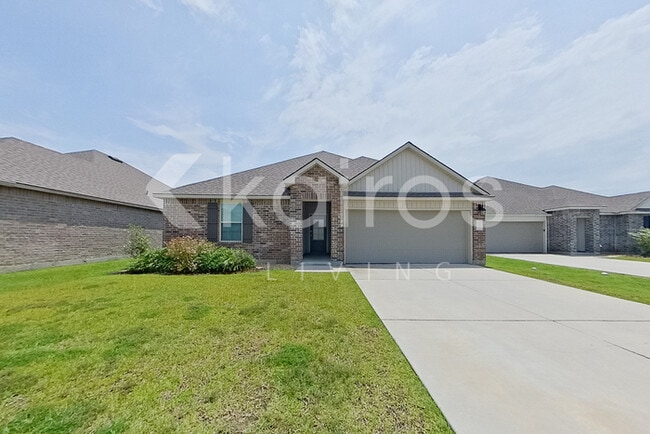 Building Photo - 402 Mango Dr