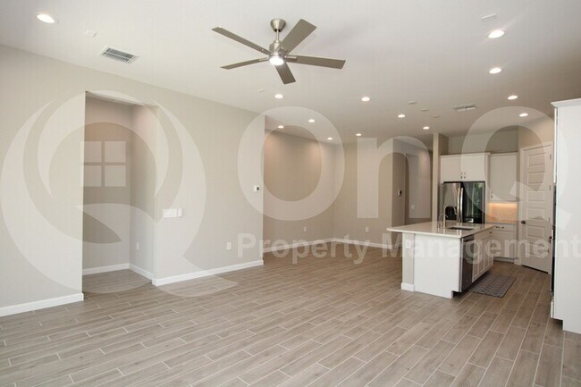 Building Photo - 5107 E Village Dr