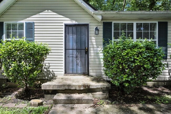 Building Photo - 203 Creekside Dr