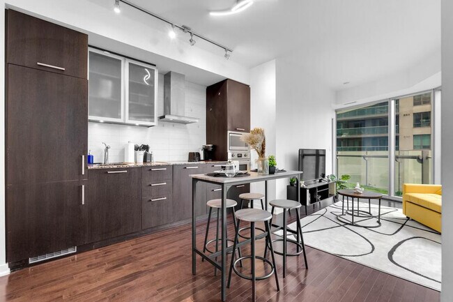 Building Photo - 19 York St