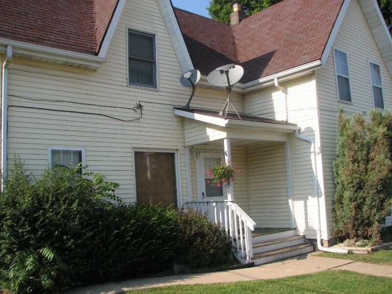 Primary Photo - 151 E Battle Creek St