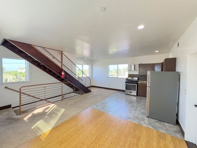 Building Photo - Epic Ocean Views! Tri Level 3 Bedroom 3 Ba...