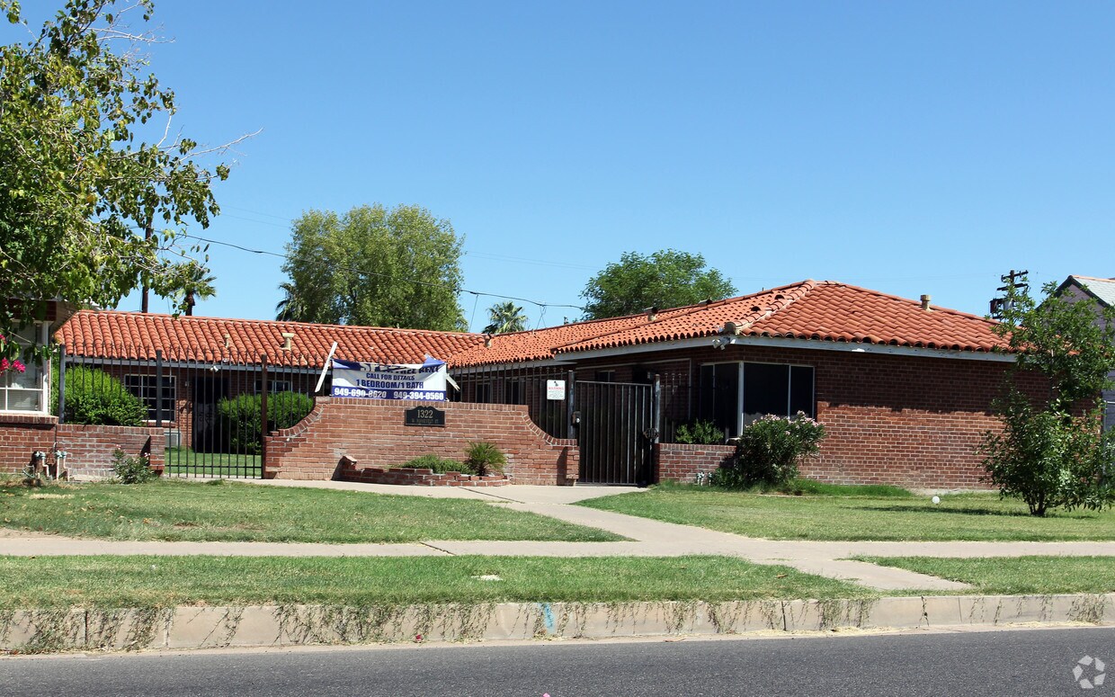 Building Photo - 1322 W Roosevelt St
