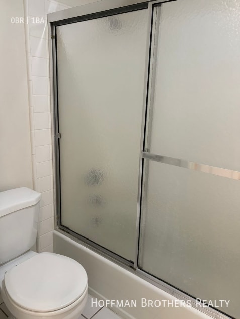 Foto del edificio - 9723 Charnock Ave