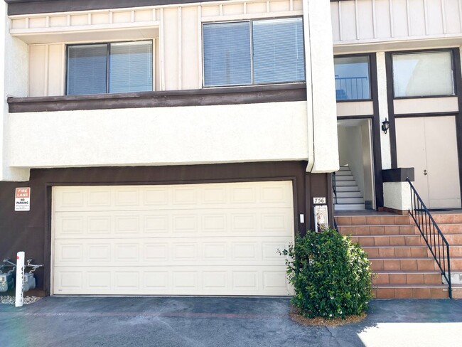 Building Photo - *Spacious updated townhouse in Monterey pa...