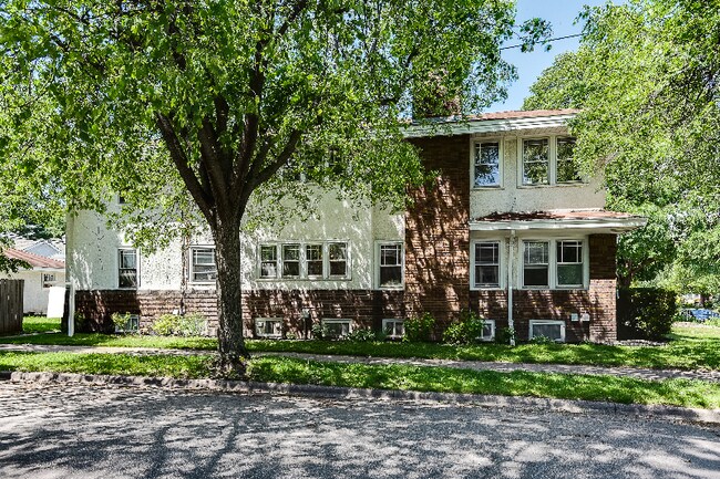 Building Photo - 4656 Bryant Ave S