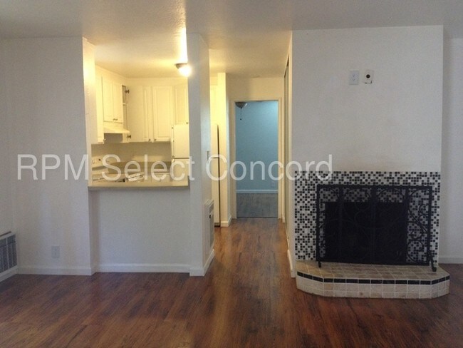Foto del edificio - 385 Camelback Rd