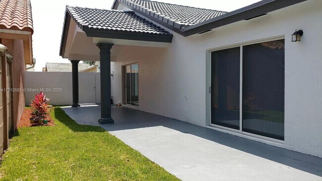 Foto del edificio - 3812 SW 133rd Pl