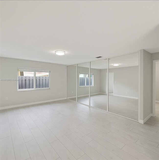 Building Photo - 2860 SW 32nd Ave