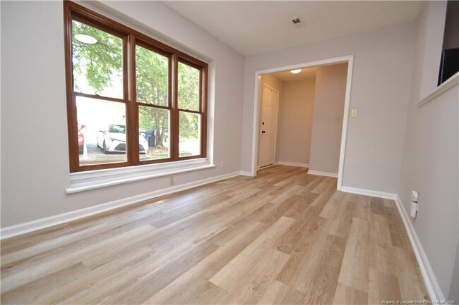 Foto del edificio - 667 Bashford Rd
