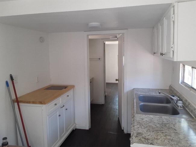 Building Photo - 710 S Lawson Dr