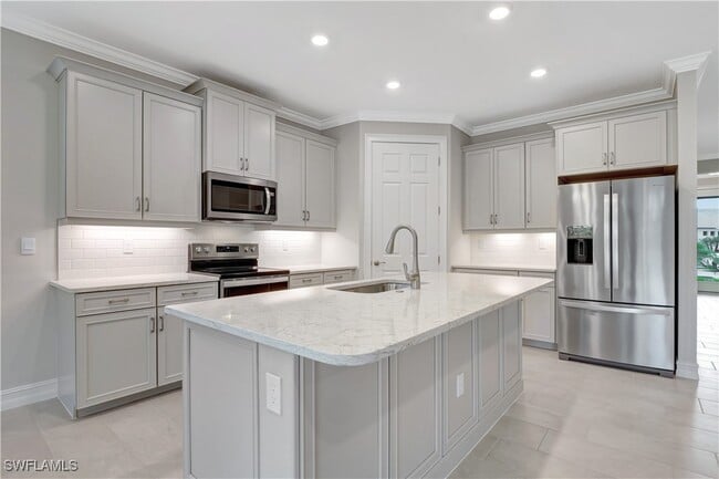 Building Photo - 335 Tamarindo Ln
