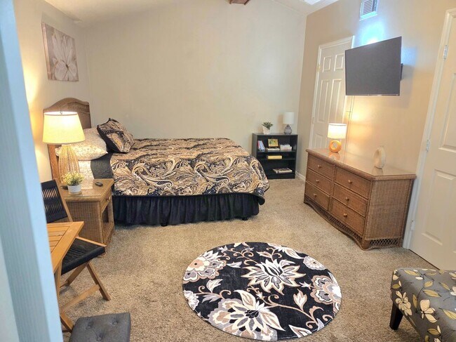 Building Photo - 8520 US HWY 1, D5