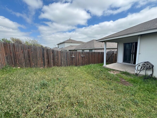 Building Photo - Gaston-Sheldon -Pflugerville