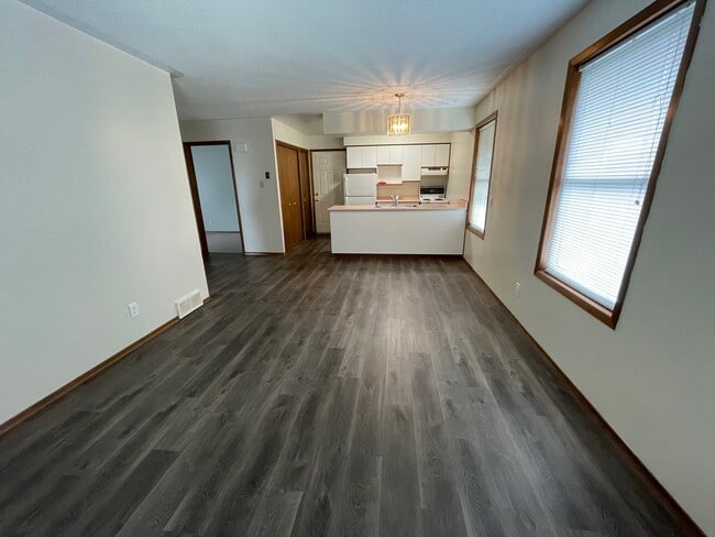 Building Photo - TWO BEDROOM APARTMENT IN FOUR-PLEX IN AYLMER ON
