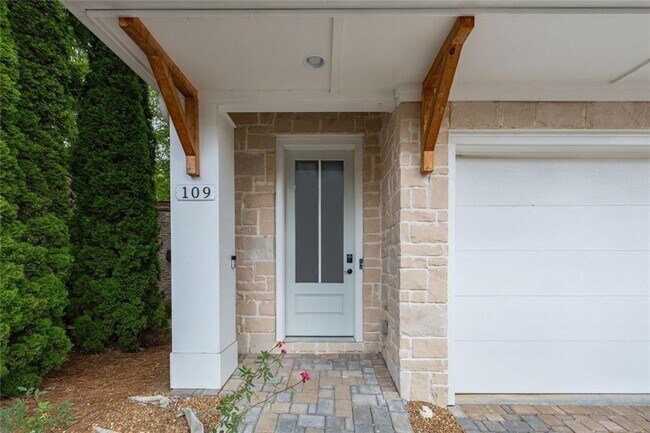 Foto del edificio - 109 Village Green Ave