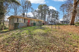 Building Photo - 586 Oakside Dr SW