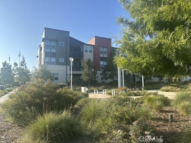 Building Photo - 1100 Epic