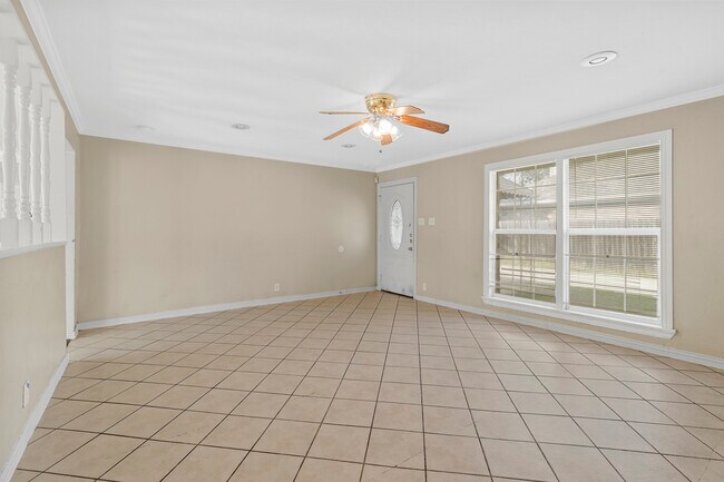 Foto del edificio - 807 Ash Ln