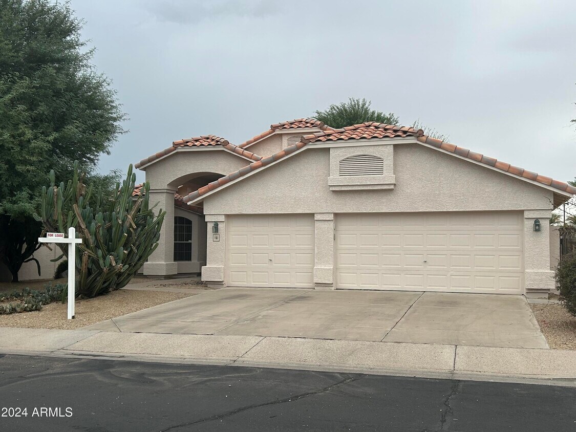 Primary Photo - 1161 W Courtney Ln