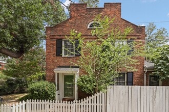 Building Photo - 810 Green St