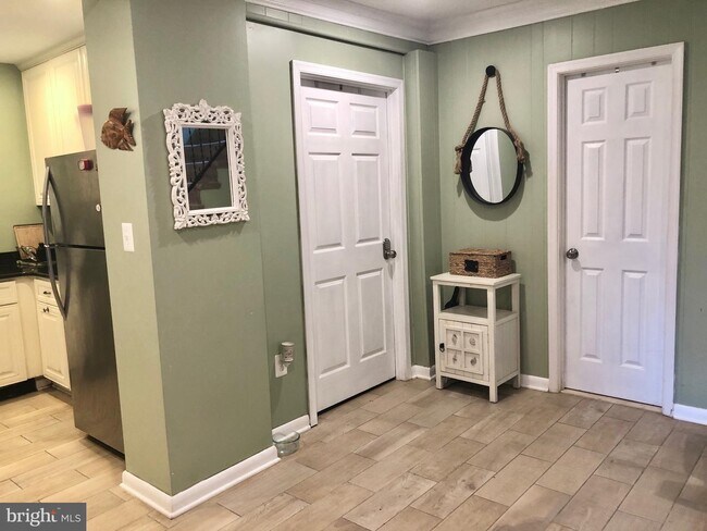 Foto del edificio - 332 Arbutus Dr