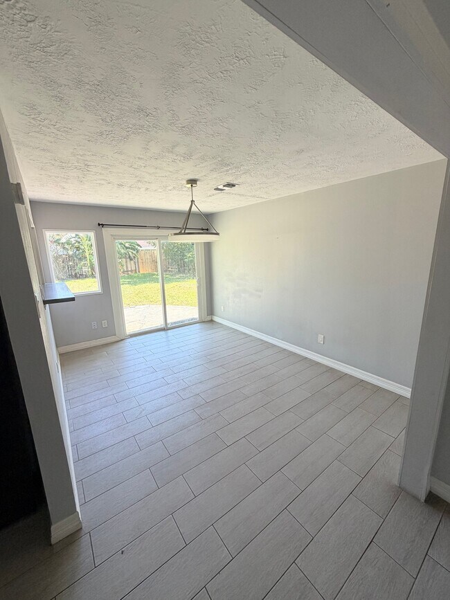 Foto del edificio - 7230 Edgemoor Dr
