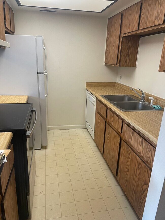 Foto del edificio - Two Bedroom, Two Bathroom Florida Rd Apt with Convenient Location!
