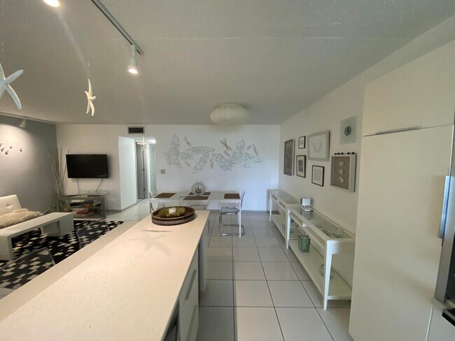Foto del edificio - 14364 Canalview Dr