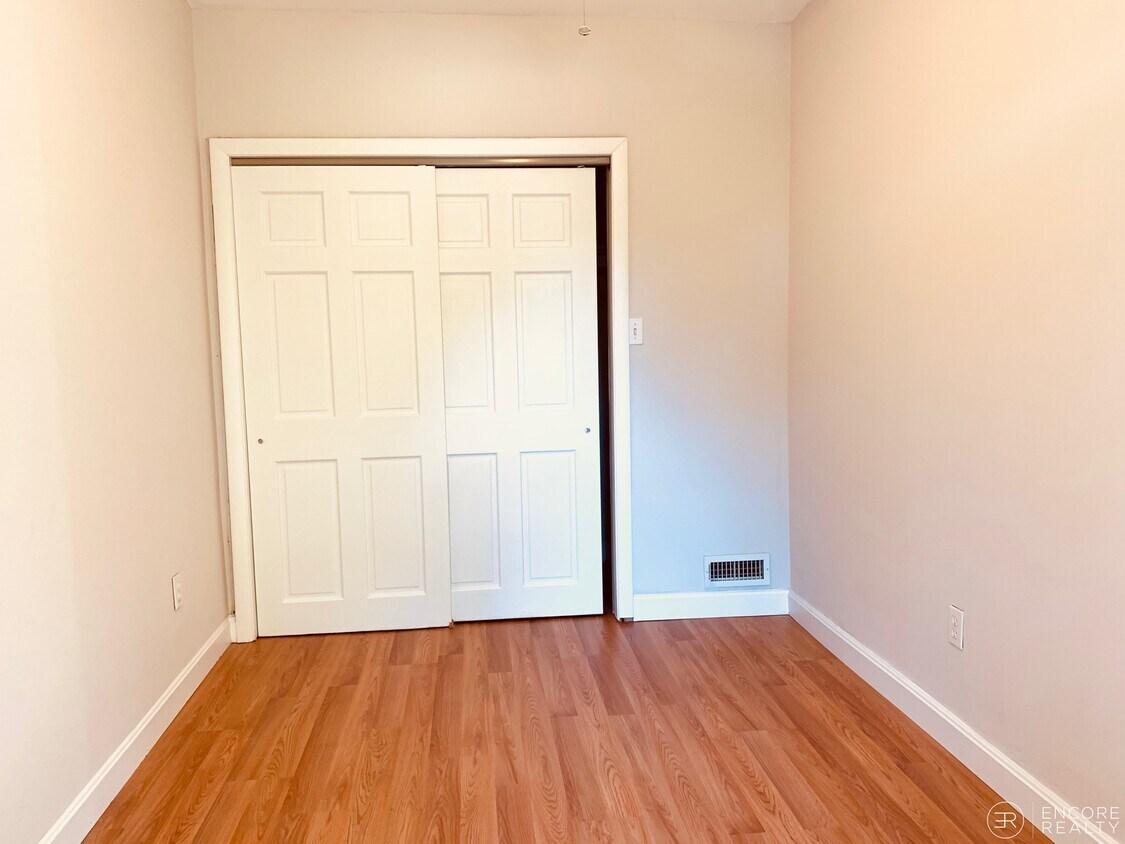 Building Photo - 105 Buttonwood St