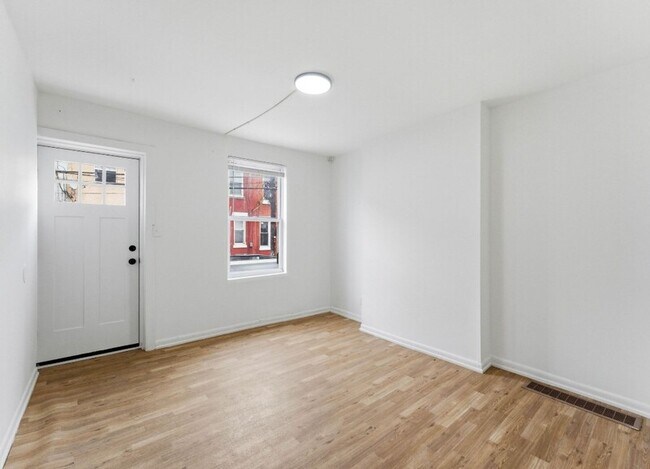 Foto del edificio - 2534 N Water St