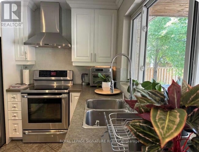 Photo du bâtiment - 1353 Sheldon Ave