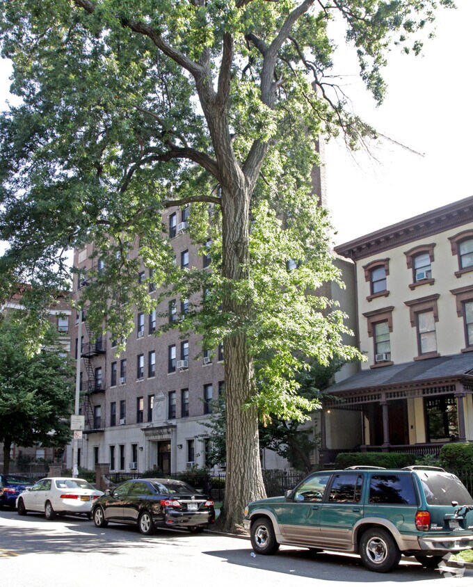 Foto del edificio - 389 Clinton Ave