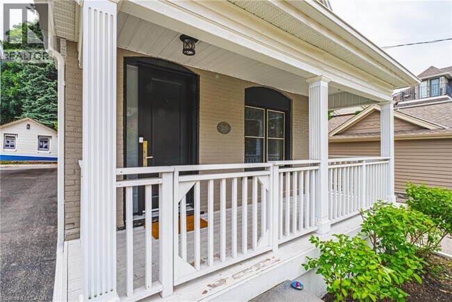 Building Photo - 25 Orchard Hill