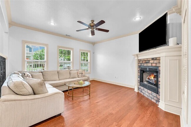 Building Photo - 536 N Tennyson Ln